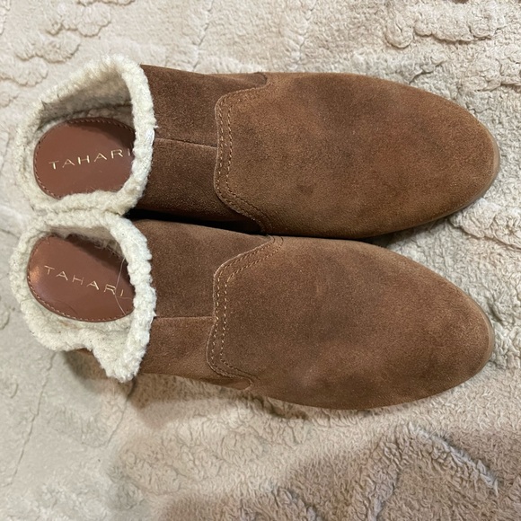 Tahari slip on wedges - camel brown color sz 7 - Picture 3 of 7